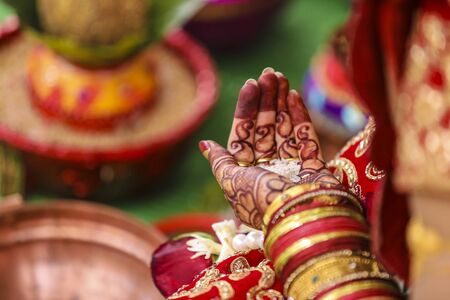 Indian wedding ceremony : bangle in bridal hand with mehandi designの写真素材