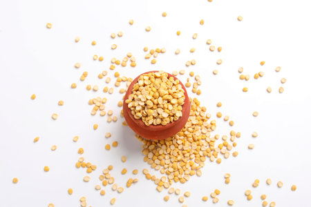 Dried chickpeas pulses in bowl isolated on white background.の写真素材