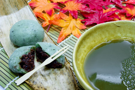Yomogi Daifuku's red bean and green tea