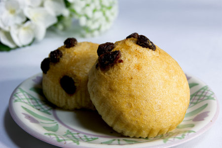 Grapes with steamed bread