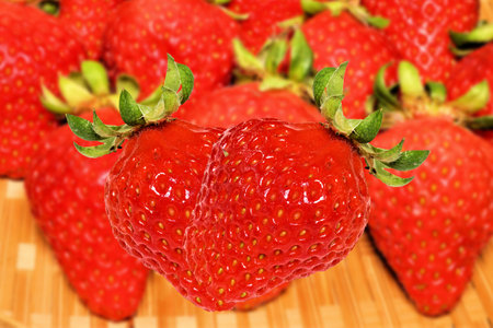 strawberry close up on a bamboo tablecloth in a restaurantの写真素材