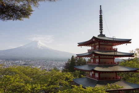 Red pagoda with Mt. Fuji as the backgroundのeditorial素材