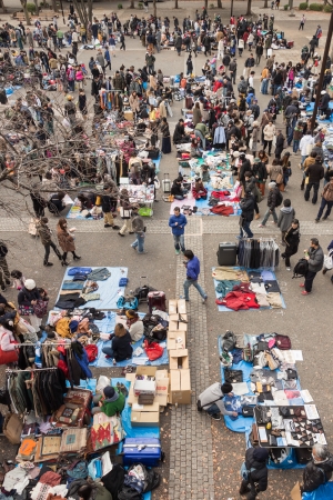 Harajuku, Japan - December 8, 2013  Shoppers come to flea market at Yoyogi Park in Harajuku  It is the winter flea market in the city of fashion Harajuku, Japan のeditorial素材