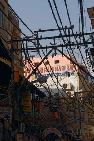 Overhead wires dominate the sky in Indiaの写真素材