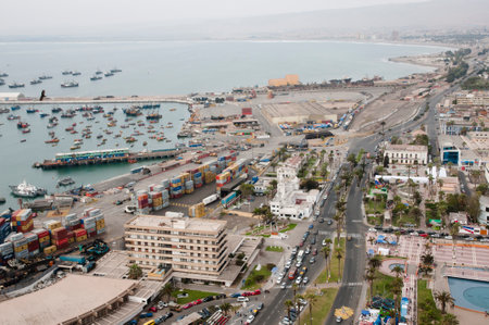 ARICA, CHILE - SEPTEMBER 21, 2014: Aerial view of the port of Arica and the main streetのeditorial素材