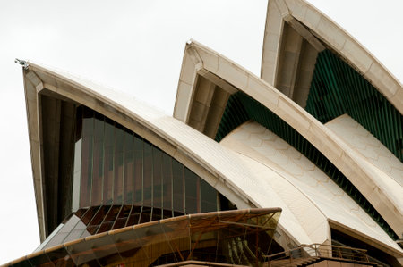 SYDNEY, AUSTRALIA - November 1, 2010: The Sydney Opera House is a multi-venue arts center designed by Danish architect Jorn Utzonのeditorial素材