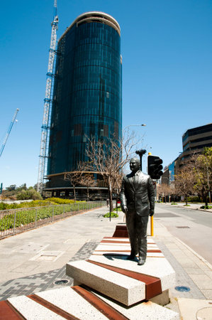 PERTH, AUSTRALIA - October 30, 2016: Sir Charles Court Public Memorial Statueのeditorial素材