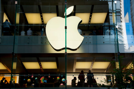 SYDNEY, AUSTRALIA - April 4, 2018: Iconic Apple store on George Stのeditorial素材