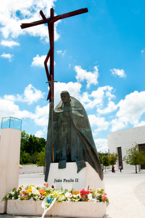 John Paul II Statue - Fatima - Portugalのeditorial素材