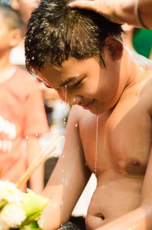 Ordination tradition of the northern summer in the year 2013, the ordination of young men of Thailand gratitude to their parents.のeditorial素材