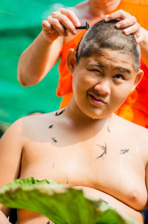 Ordination tradition of the northern summer in the year 2013, the ordination of young men of Thailand gratitude to their parents.のeditorial素材