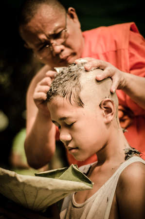 Ordination tradition of the northern summer in the year 2013, the ordination of young men of Thailand gratitude to their parents.のeditorial素材