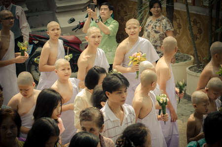 Ordination tradition of the northern summer in the year 2013, the ordination of young men of Thailand gratitude to their parents.のeditorial素材