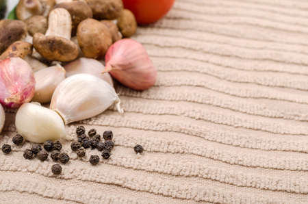 Tomatos, chives, peppers, lemon, mushrooms and garlic on  naperyの写真素材