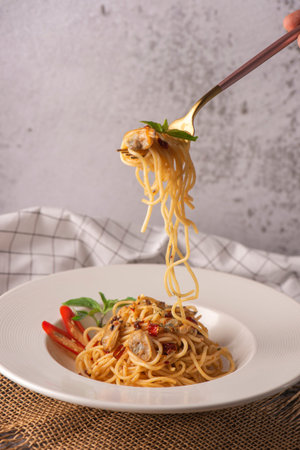 Spaghetti with shellfish served in a white dish