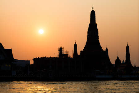 Sunset silhouette scene at Wat Arun Temple, Thailandの写真素材