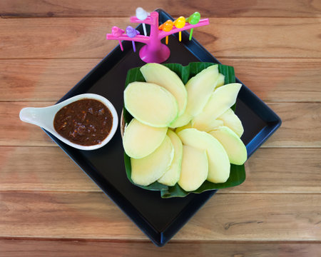 Raw mango sliced with sweet sauce thai foodの写真素材
