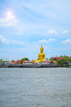 The Buddha statue is near riverのeditorial素材