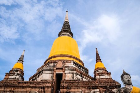 The Buddha statue and ancient remains in the Thailandの写真素材