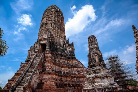 the Buddha statue and ancient remains in the Thailandの写真素材