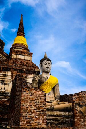 The Buddha statue and ancient remains in the Thailandの写真素材