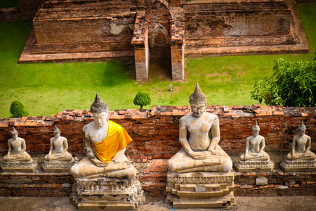 The Buddha statue and ancient remains in the Thailandのeditorial素材