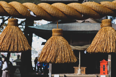 Close-up of a shimenawa rope with straw tassels at Kinrin Lake.

Traditional Japanese shimenawa and tassels at a shrine in Yufuin.の写真素材