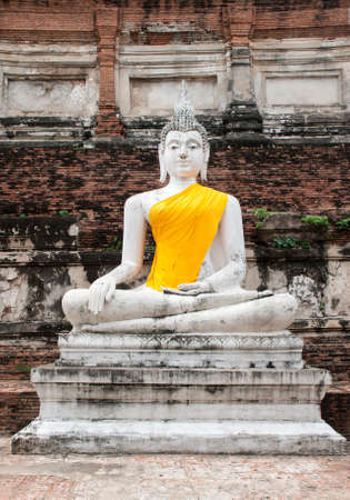 white buddha statueの写真素材