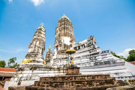 white grand pagoda in thailandのeditorial素材
