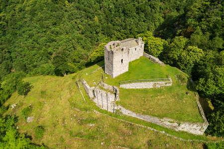 Valtellina (IT), Costiera dei Cech, Domofole Castle (1100), Aerial viewのeditorial素材