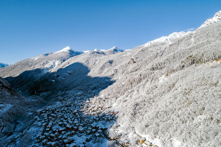 Chiesa Valmalenco, Valtellina (IT), Winter aerial view with fresh snowの写真素材