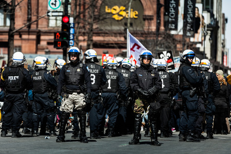 MONTREAL, CANADA, APRIL 02 2015. Riot in the Montreal Streets to counter the Economic Austerity Measures. Riot in the Montreal Streets to counter the Economic Austerity Measures.のeditorial素材
