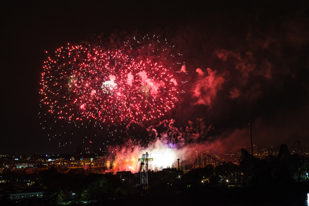 July 26th, 2014 - Montreal, Canada. Loto-Quebec Fireworks of La Ronde view from the Jacques-Cartier Bridgeのeditorial素材