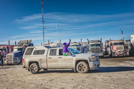 St Liboire, Quebec, Canada - January 28 2022. Protesters Supporting the Truckers Freedom Convoy 2022 making Peace Sign.のeditorial素材