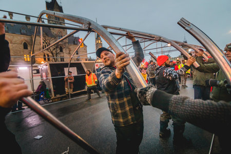Ottawa, Ontario, Canada - February 11, 2022. Protesters Building a Tent During Freedom Convoy Protest in Ottawa.のeditorial素材