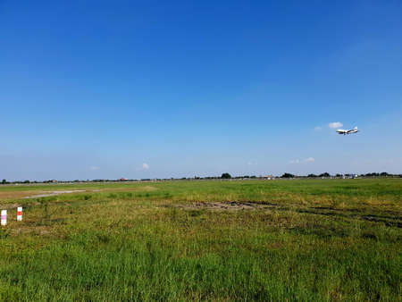 View of Airplane landing on Nov 21, 2018 at Suvarnabhumi Airport, Samutprakan, Thailandのeditorial素材