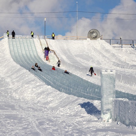 Children ride on the ice.のeditorial素材