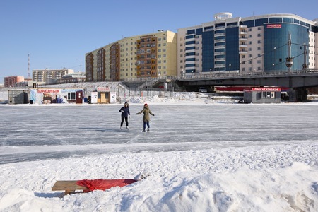 Women are skating.のeditorial素材