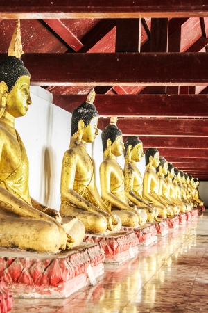gold buddha sitting at wat phra mahathat, nakhon si thammarat, thailandの写真素材