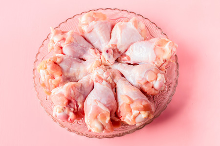 raw chickens on plateの写真素材