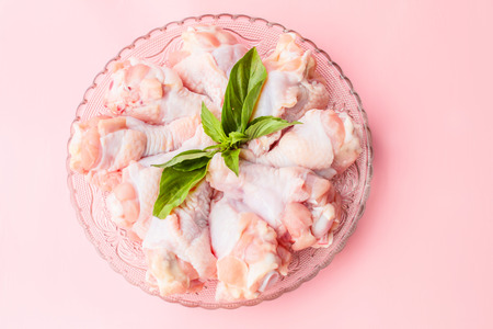 raw chickens on plateの写真素材