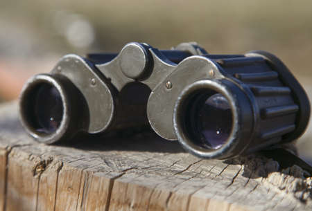 old military binoculars lies on the stumpの写真素材