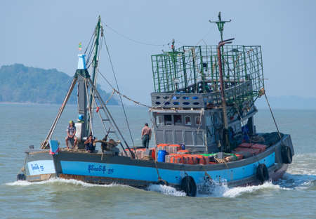 RANONG, TAYLAN - JANUARY 22, 2015: Thai or Burmese fishing boat in the Andaman seaの写真素材