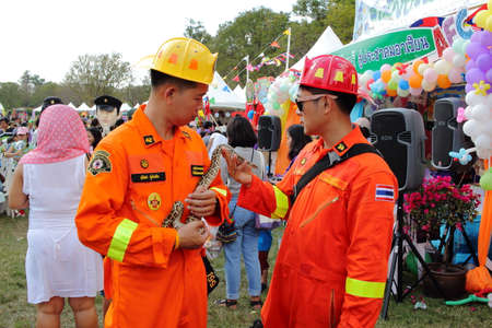 Bangkok, Thailand - 9 Jan 2016 : Two Firefighters Handling A Snake In Thailand National Children's Day At Wachira Benchathat Public Parkのeditorial素材