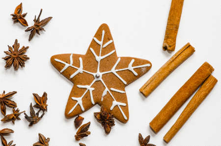 snowflake shaped gingerbread cookie with cinnamon sticks and aniseの写真素材