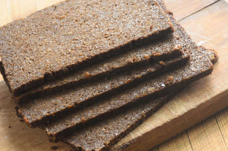 pumpernickel bread slices on wooden backgroundの写真素材