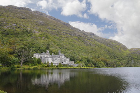 Kylemore abbey , a benedictine monastery founded in 1920 on the grounds of Kylemore Castle, in Connemara, County Galway, Ireland.のeditorial素材