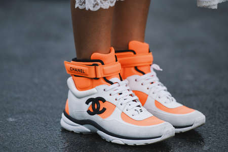 Street style - Chanel shoesのeditorial素材