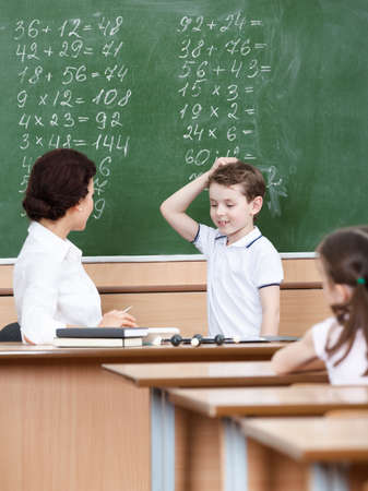 Math teacher questions the pupil who doesn't know the answer