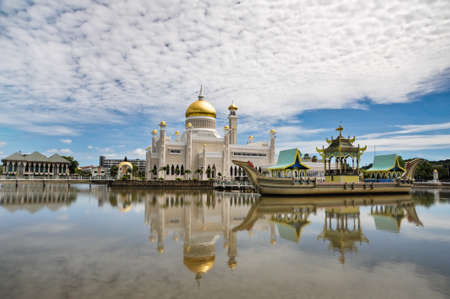 Sultan Omar Ali Saifuddin Mosque, Brunei の写真素材